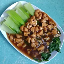 Siram di atas pokcoy. Siap disajikan.