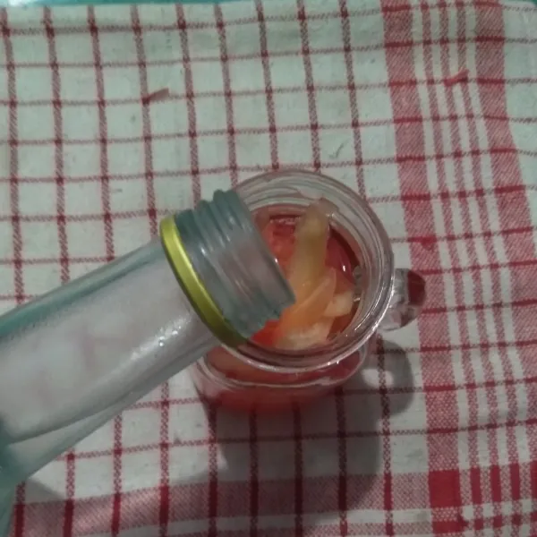 Masukkan air es secukupnya.