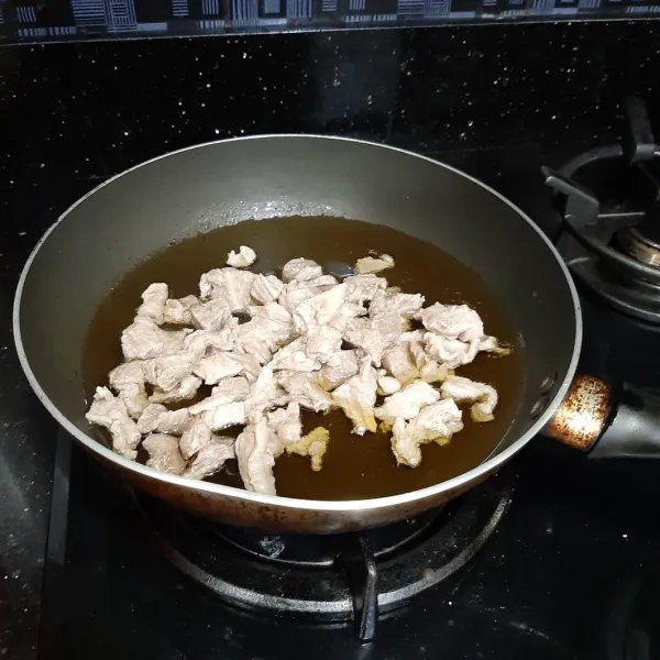 goreng hingga kecokelatan. angkat dan sisihkan.