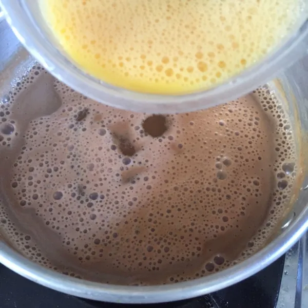 masukan telur kocok sambil terus diaduk