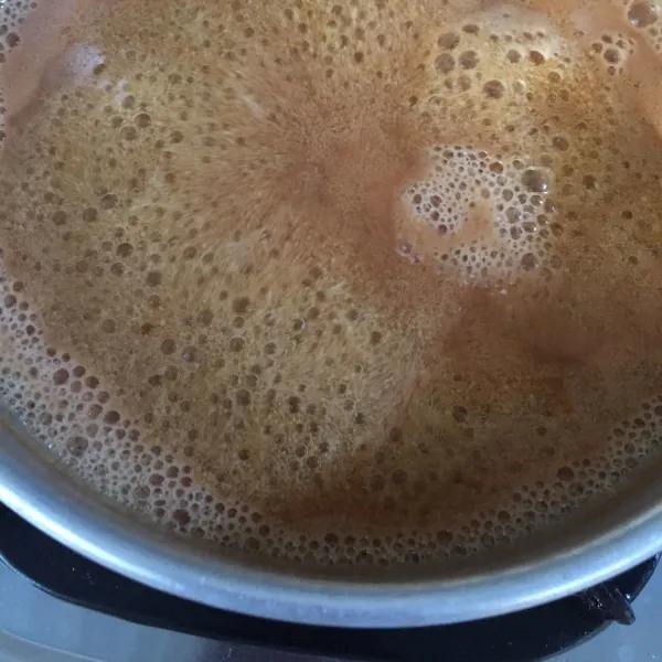 masak sampai mendidih dan berbuih sambil terus diaduk
