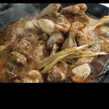 setelah itu masukan kelapa Gongseng aduk sampai rata sampai ayam benar2 masak