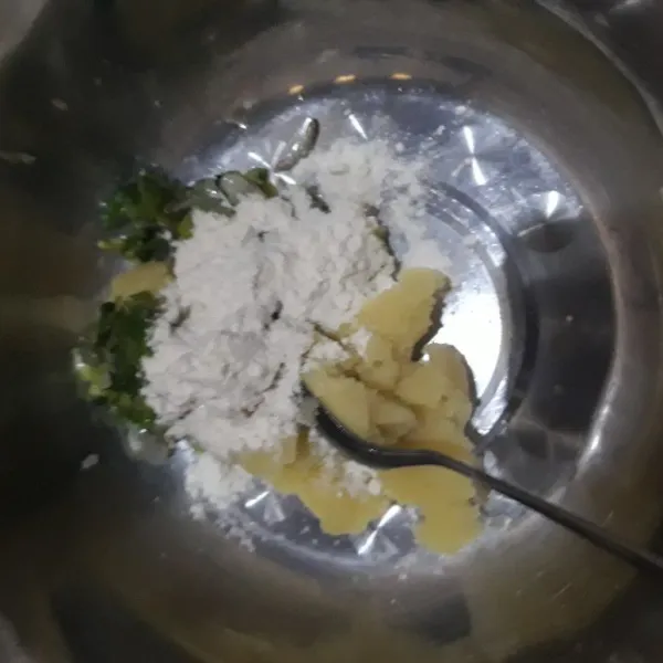 Tambahkan 1 sdm tepung serbaguna