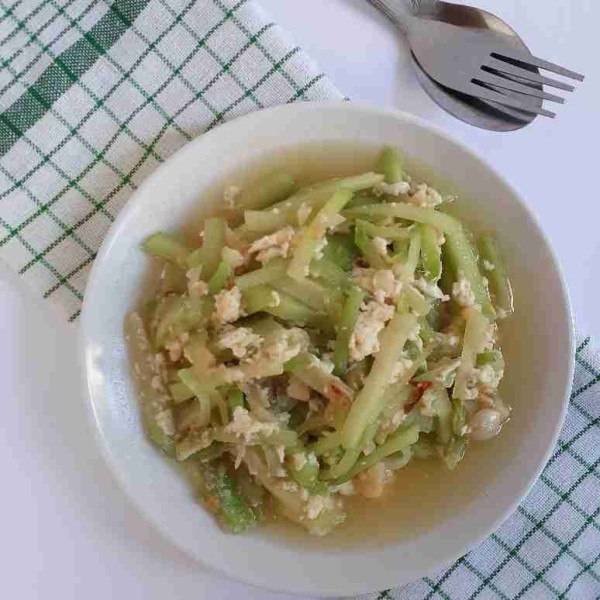 Sajikan tumis telur labu siam dalam piring saji. Hidangkan.