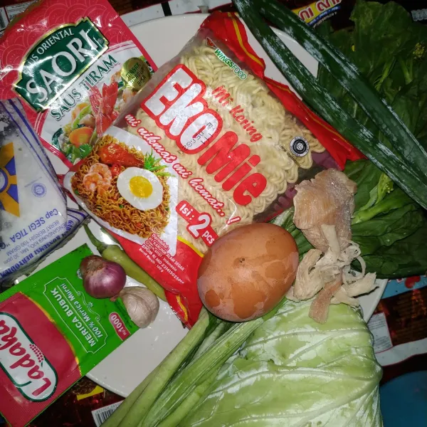 Siapkan bahan-bahan yang dibutuhkan.