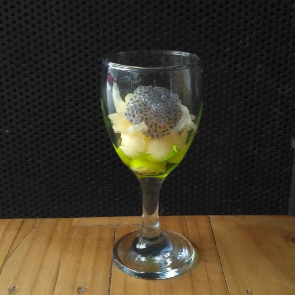 Tambakan biji selasih.