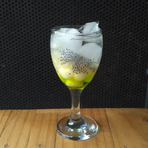 Tuang air. Cek rasa manisnya sesuaikan dengan selera.