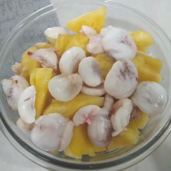 Tambahkan buah manggis kupas.
