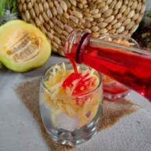 Tambahkan sirup cocopandan.