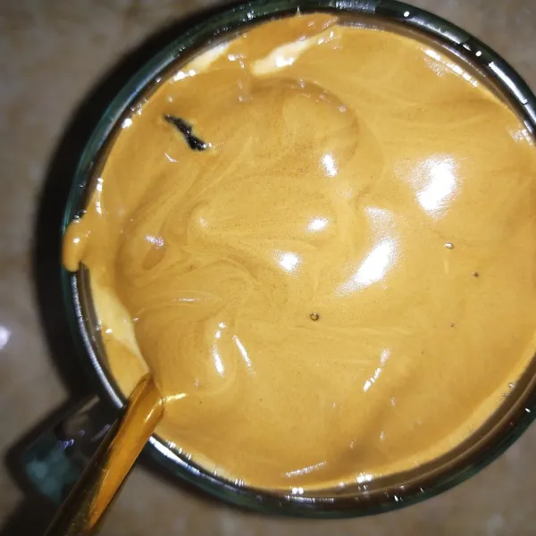 Masukkan dalgona, untuk yang suka manis boleh tambahkan gula, karena ini tidak terlalu manis lebih cenderung pahit. Dalgona siap dinikmati.