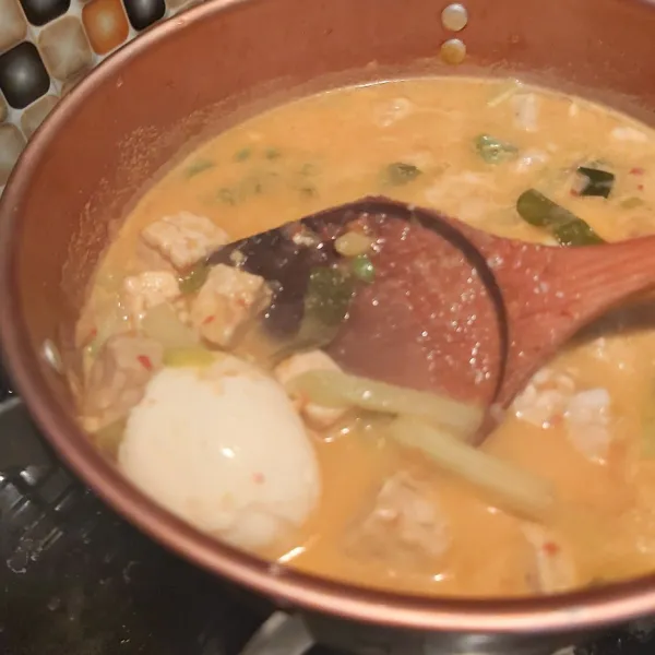 Terakhir masukkan telor. masak selama 3 menit kemudian siap disajikan