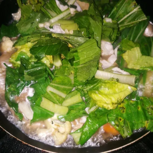 Lalu tambahkan garam, merica bubuk, saus tiram dan gula dan siap disajikan