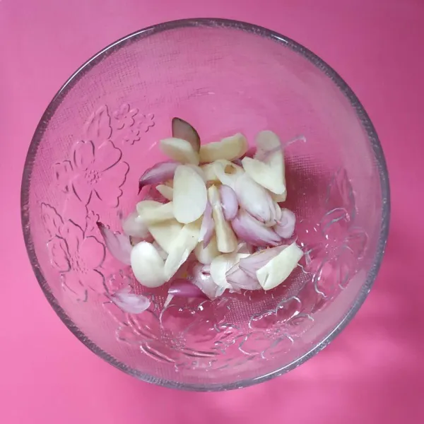 iris tipis bawang merah, bawang putih