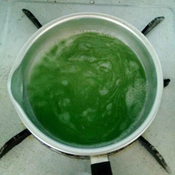 Membuat agar agar : campurkan air dan bubuk agar agar. Aduk rata. kemudian masak hingga mendidih.