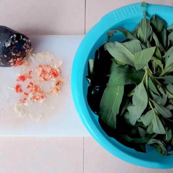 Potong-potong gonda 10 cm. uleg kasar bawang putih & cabai.