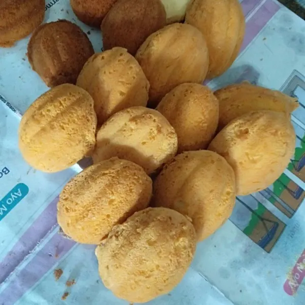Oven hingga matang kurang lebih 20 menit. Angkat dan sajikan.