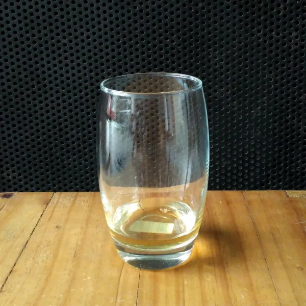 Tuang simple syrup kedalam gelas.