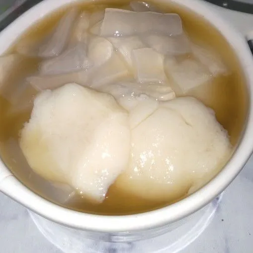 Tata di dalam mangkuk dan siram kuah. Beri nata de coco secukupnya untuk menemani nikmatnya Tahwa.