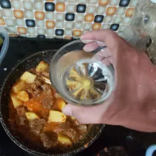 Tambahkan 250 ml air.