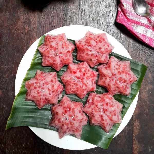 Setelah dingin keluarkan dari cetakan, siap dinikmati.