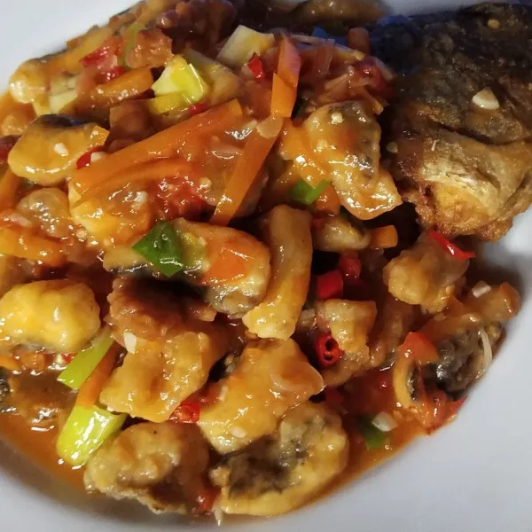 Hidangkan sesuai selera.