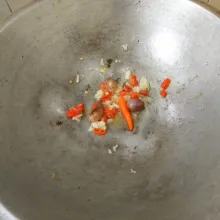 Tumis bawang merah, bawang putih, dan cabe rawit merah hingga harum.