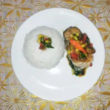 Hias sesuai selera dan sajikan dengan nasi hangat.