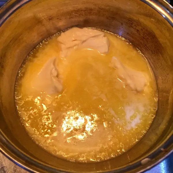 Lelehkan margarin/ butter