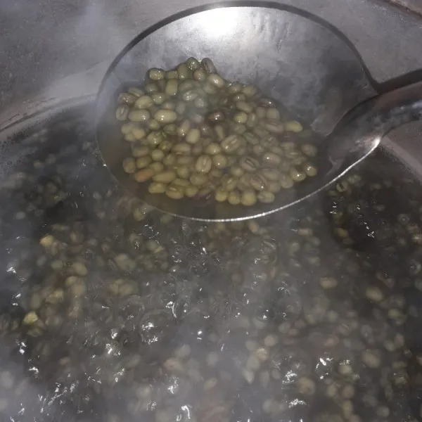 Rebus kacang hijau sekitar 20 menit.