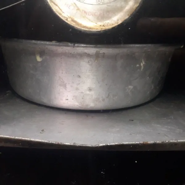 Panggang selama 35-40 menit hingga matang,tes tusuk lidi.