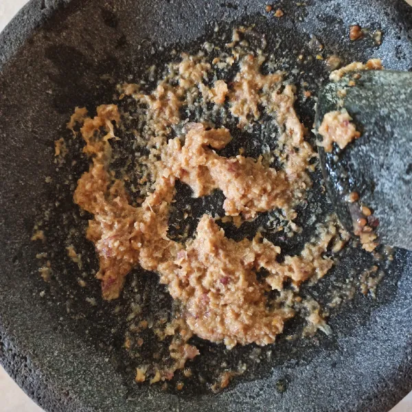 Haluskan semua bahan.