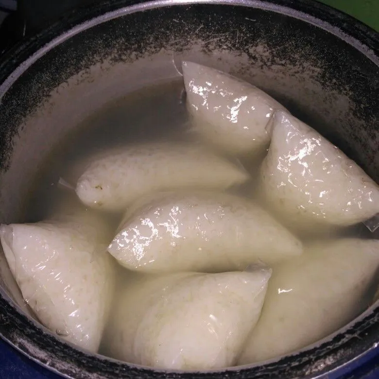 Step 4 Lontong Plastik Magicom