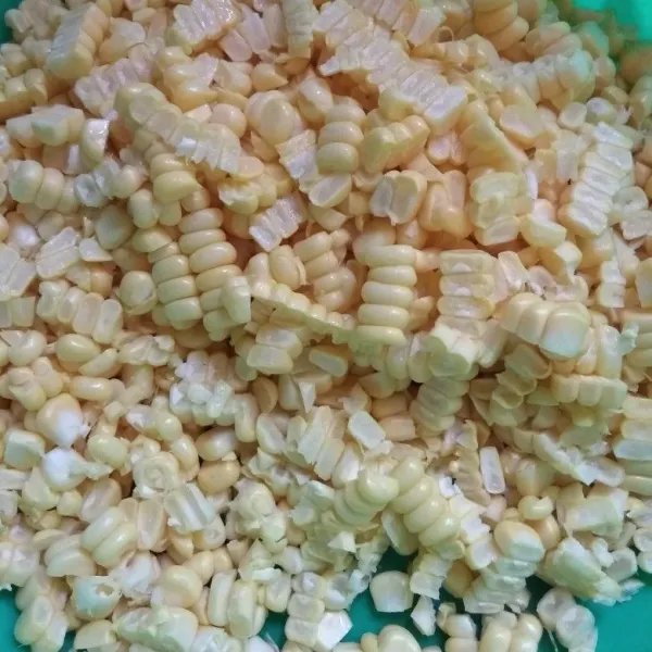 Siapkan jagung manis yang sudah dipipil