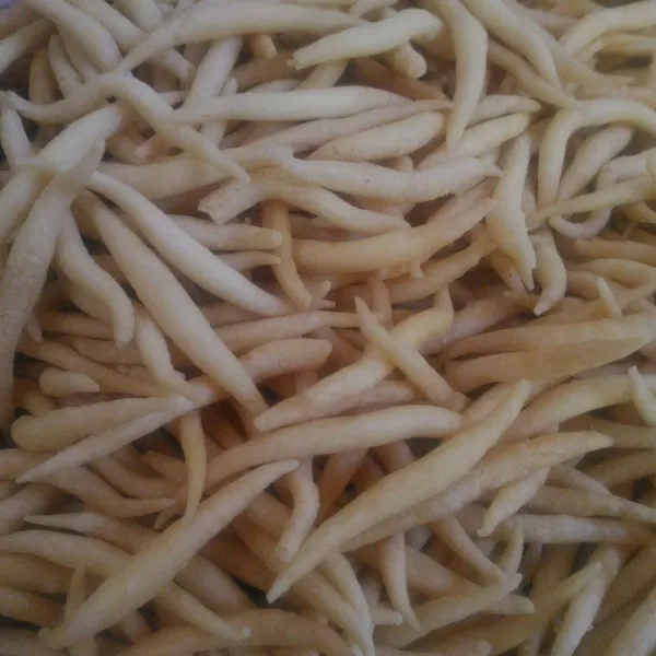 Setelah matang angkat dan tiriskan. Simpan kedalam toples kalau sudah dingin.