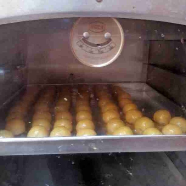 Masukkan kembali ke oven panggang kembali selama 10 menitan / tergantung kondisi oven masing-masing. Bisa sudah terlihat coklat keemasan dan glowing segera angkat,