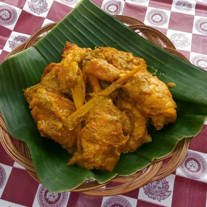 Ayam Ungkep Bumbu Kuning