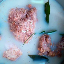 Masukkan ayam KFCnya.