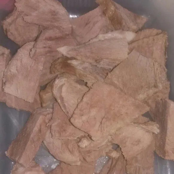 Potong-potong daging.