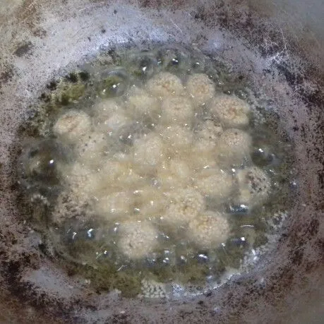 Goreng dengan api sedang hingga kecoklatan.