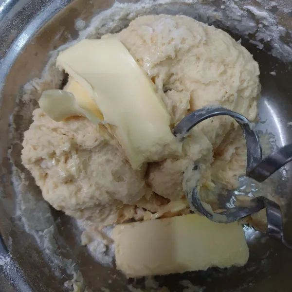 Masukkan kembali butter lalu mixer selama 15menit.