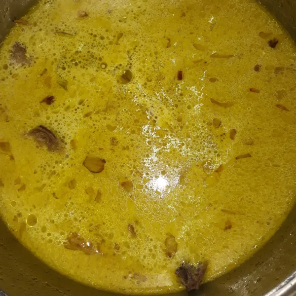 Tambahkan santan kental, masak hingga tanak dan sedap
