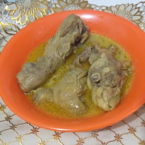 Opor ayam siap di sajikan