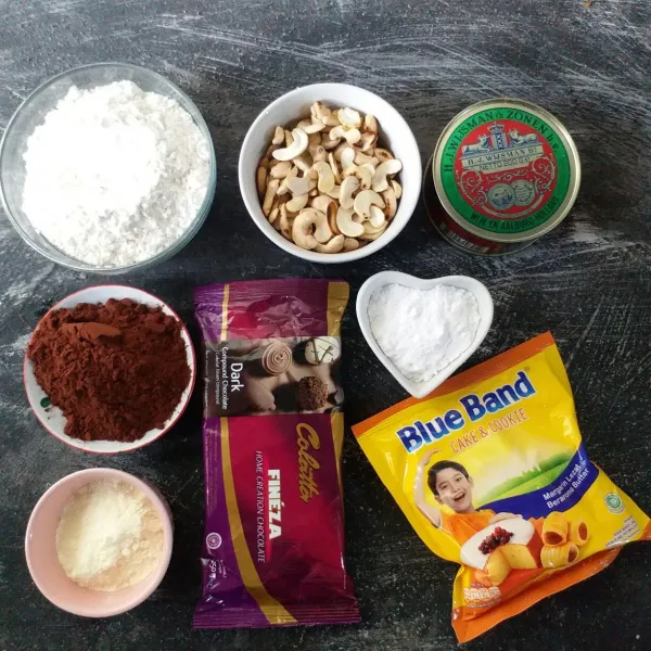 Siapkan bahan.