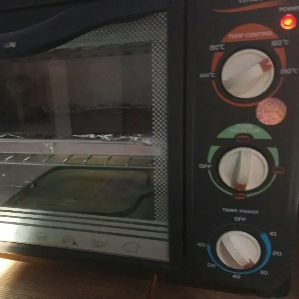 Panggang di oven pada suhu 180 derajat selama 30-40 menit.