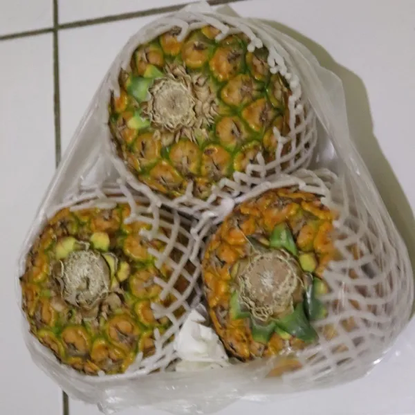 Siapkan nanas.