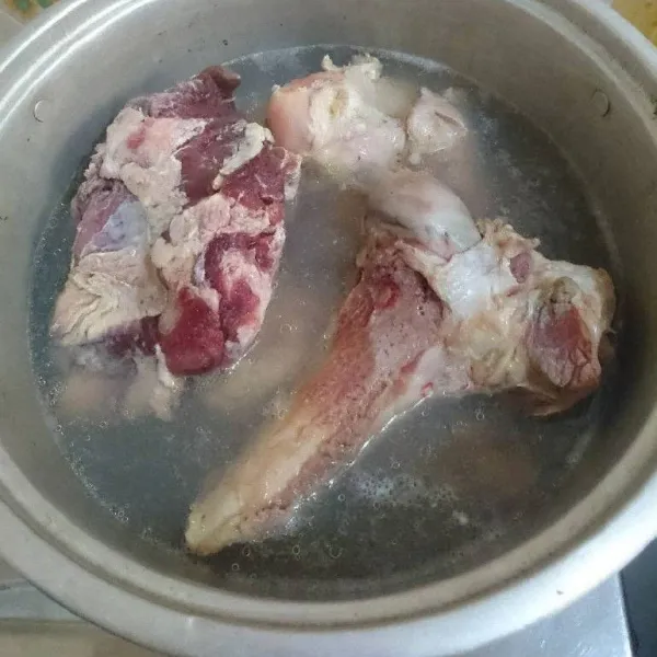 Rebus kaki dan daging sapi