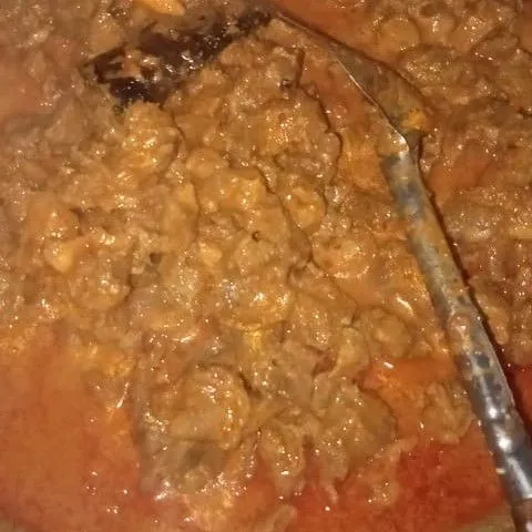 Masukkan santan dan air lalu aduk sampai tercampur rata.
