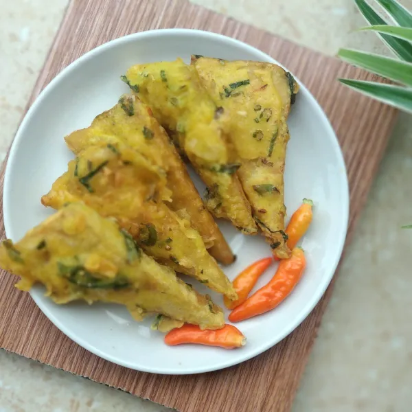 Angkat, tiriskan, dan sajikan bersama cabe rawit. Selamat mencoba, semoga suka.