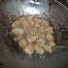 Goreng tahu setengah matang, angkat tiriskan.