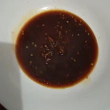 Kemudian sajikan di piring saji tuang dengan kecap manis.